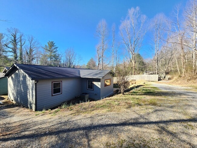 Building Photo - Black Mountain Rental-Montreat Rd