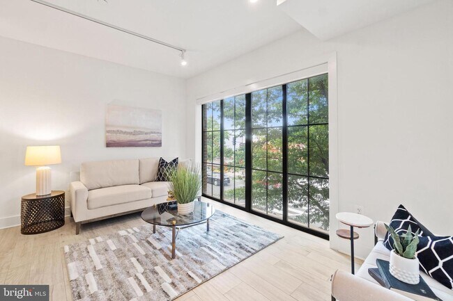 Foto del edificio - 3205 Georgia Ave NW