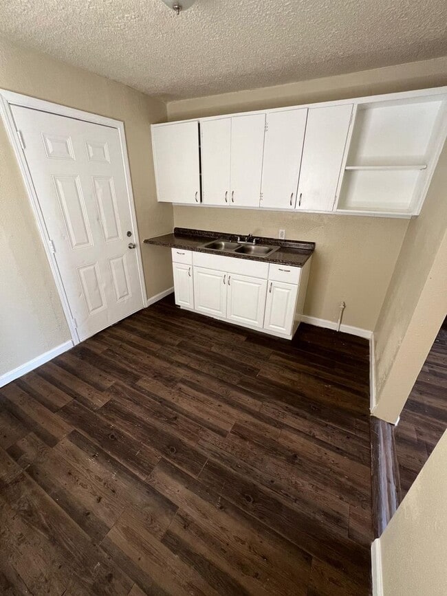 Building Photo - $0 First Month's Rent / $0 Deposit at Move-in