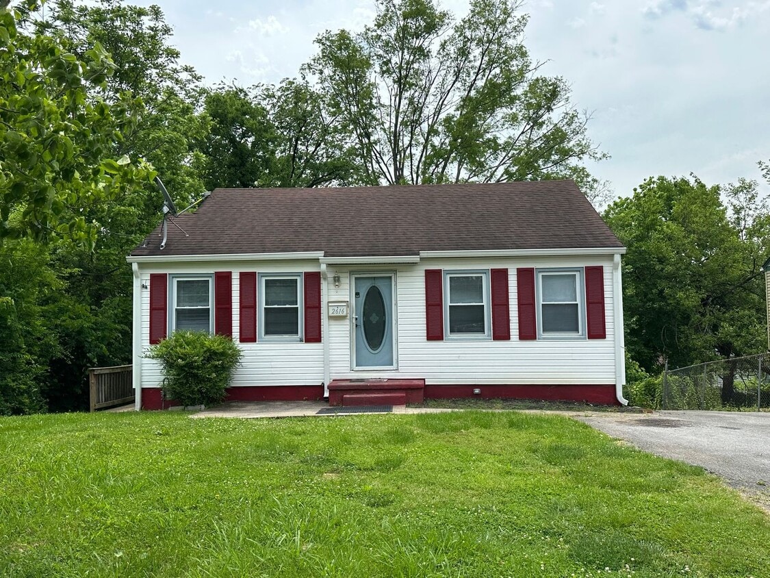 Foto principal - Charming 2 bedroom, 1 bathroom home locate...