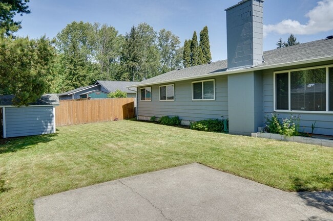 Building Photo - Rolling Hills Rambler