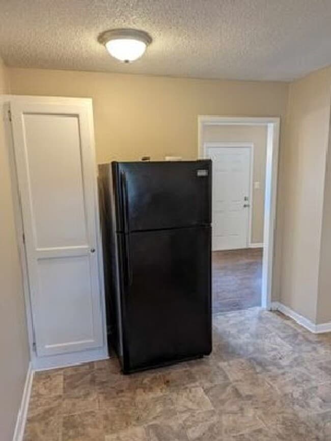 Building Photo - 3 Bedroom 2 Bath Home for Rent