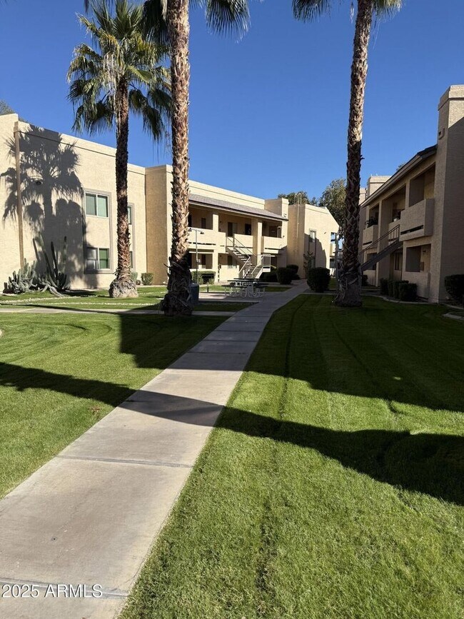 Building Photo - 2 BED CONDO AT SOSSMAN & MAIN!