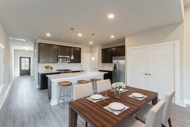 Building Photo - 10639 Whitejacket