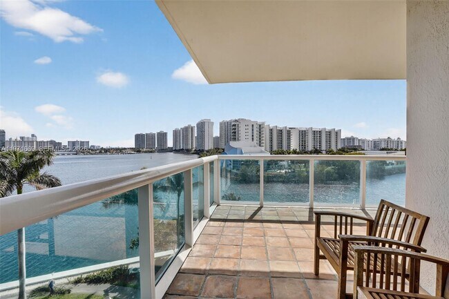 Foto del edificio - 3370 Hidden Bay Dr