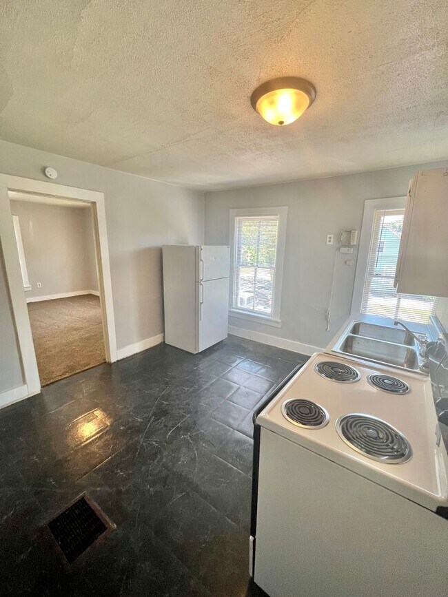 Building Photo - 2422 New Haven Ave