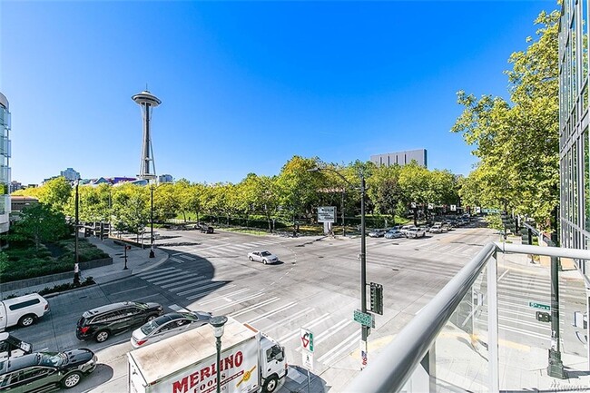 Foto del edificio - Spacious Seattle Condo For Rent - 2 BR / 1...