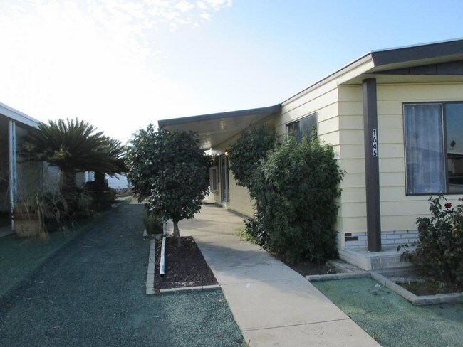 Building Photo - 1645 San Marcos Dr