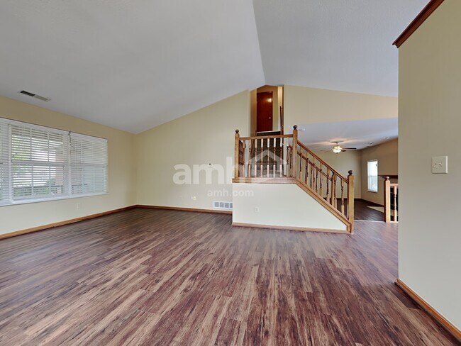 Building Photo - 333 Greenwood Ln