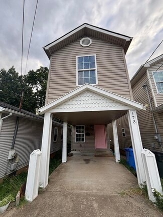 Building Photo - 173 Montmullin St