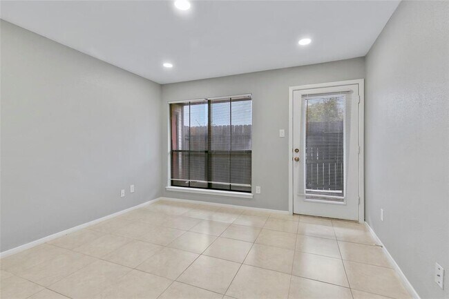 Building Photo - 13480 S Thorntree Dr