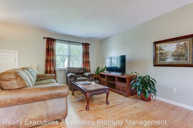 Building Photo - 3 br, 2.5 bath House - 1905 Penwood Drive