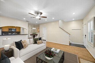 Building Photo - 9850 Pagewood Ln