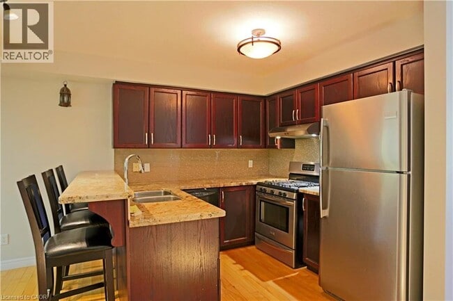 Photo du bâtiment - 632 Columbia Forest Blvd
