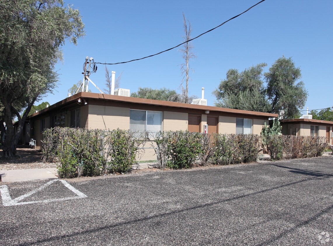 Building Photo - 2053 North Alvernon Road