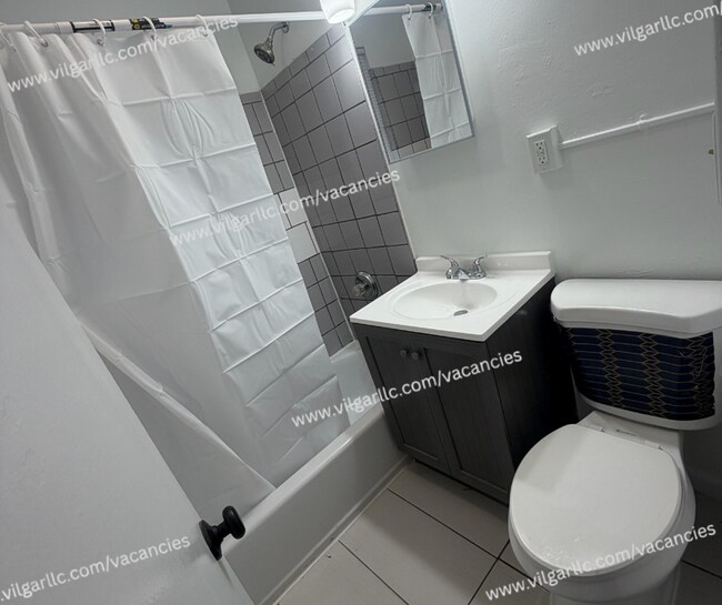 Building Photo - Spacious 3 Bedrooms • 1 Bathroom Home. Comfortably updated with classic charm and modern finishes...