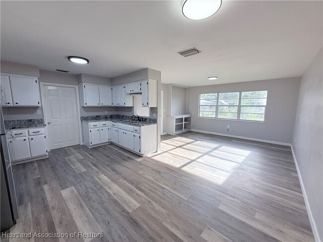Foto del edificio - 1629 Lagrange Ave