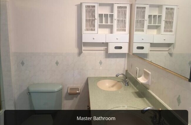 Building Photo - 151 Mapleleaf Dr