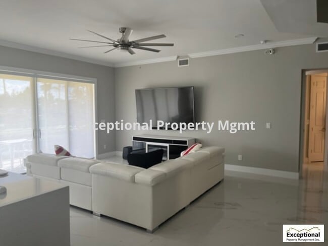 Building Photo - 5913 Tarpon Gardens Cir