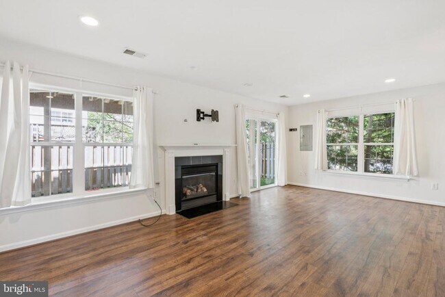 Foto del edificio - 13300 Covered Wagon Ln