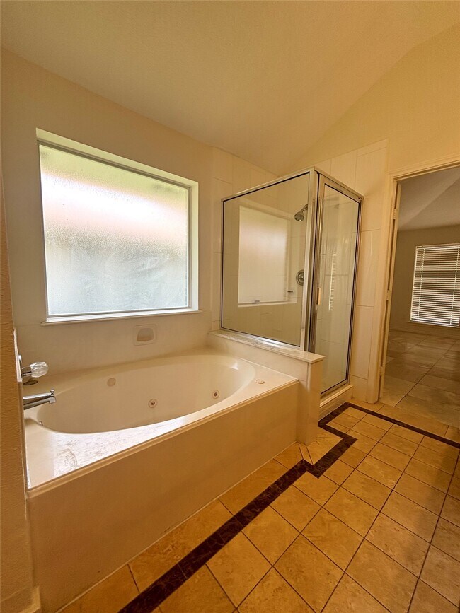 Building Photo - 7815 Log Hollow Dr