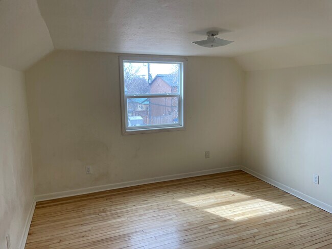 Foto del edificio - 2145 S 11th St W