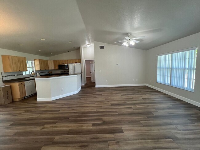 Foto del edificio - ($2,095) * ANNUAL ** Pool ** 3 Bed / 2 Bath - Harbor Heights  ** Single Family Home