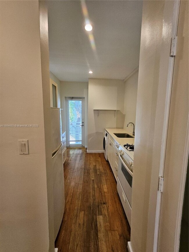 Foto del edificio - 745 13th St