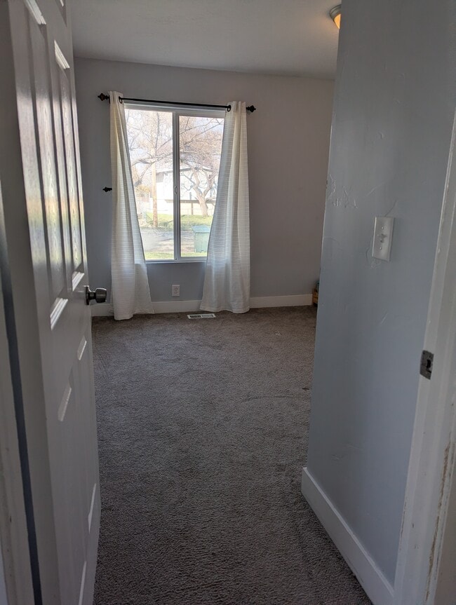 Building Photo - 4885 W Pavant Ave