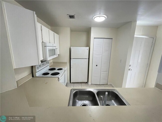 Foto del edificio - 3405 NW 44th St