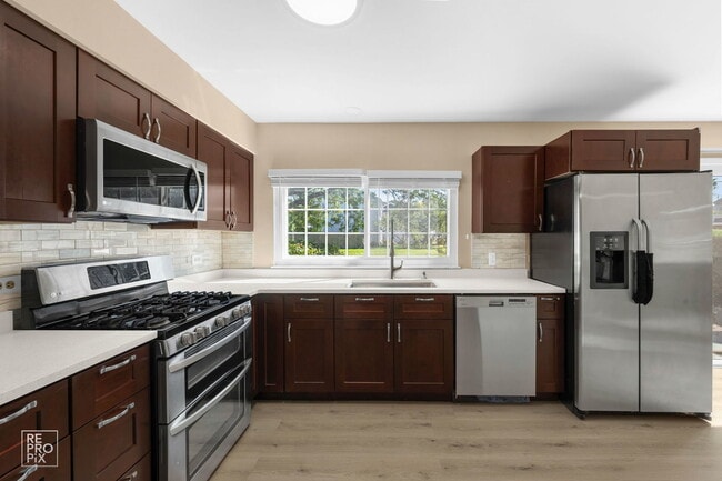 Building Photo - 1705 College Green Dr