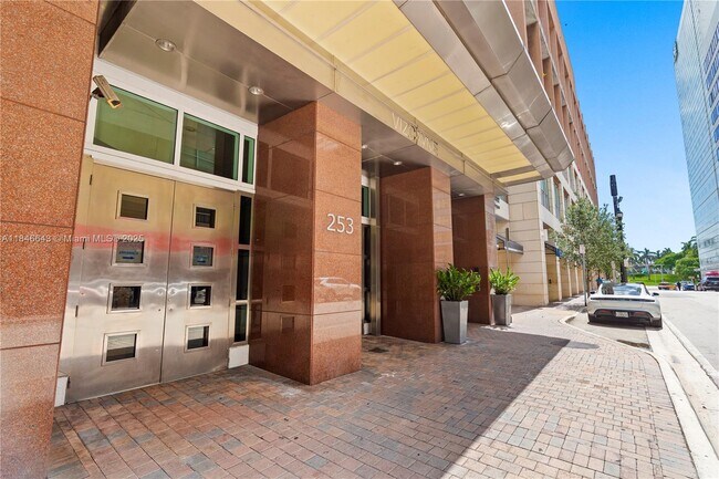 Foto del edificio - 253 NE 2nd St
