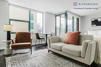 Building Photo - 77 W Huron St