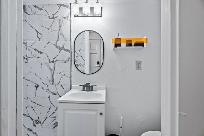 Shared Bathroom 1 - 1818 Saint Paul St