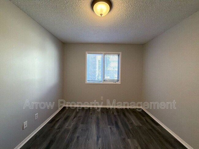 Foto del edificio - 729 H St