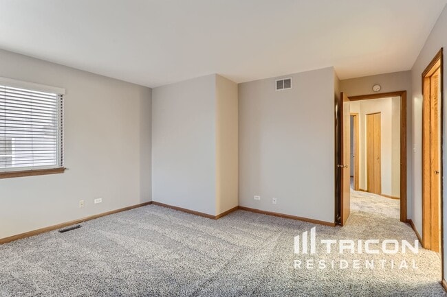 Foto del edificio - 924 Deer Trail Dr