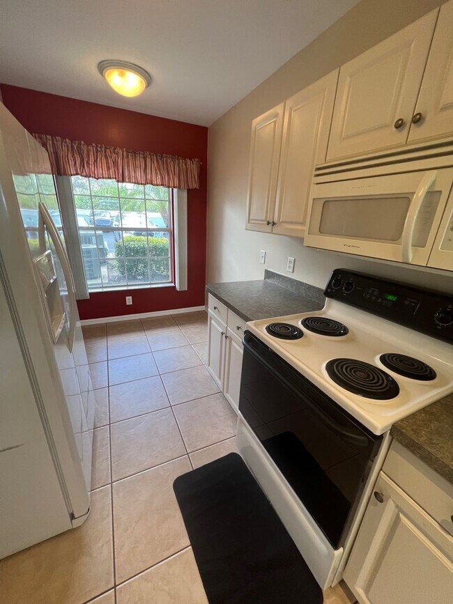 Foto del edificio - 2160 Heron Lake Dr