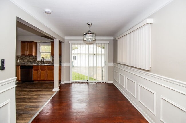 Foto del edificio - 15517 Shirley Ave