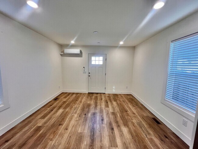 Building Photo - Brand New 2 Bedroom, 1 Bath ADU – Prime Location