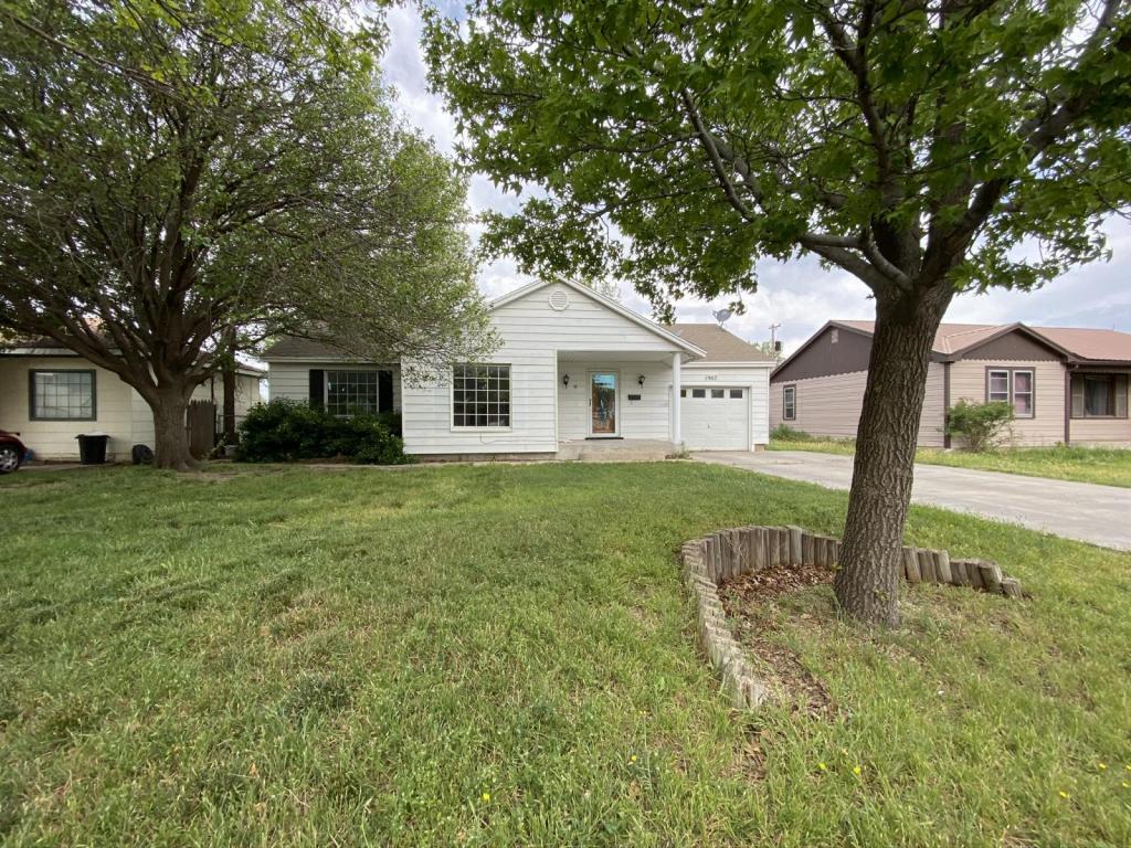 1907 HAMILTON House Rental in Pampa, TX