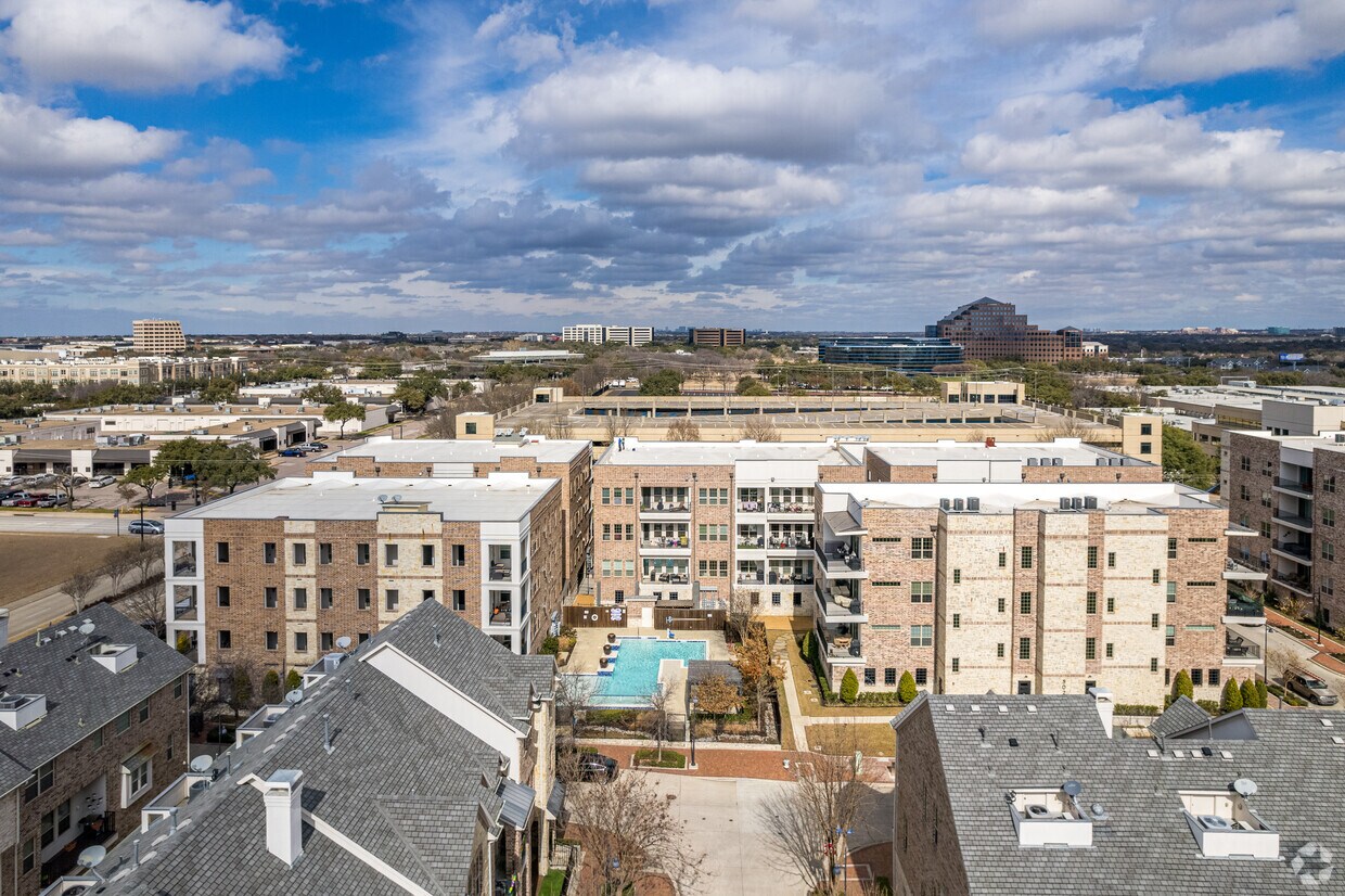 Foto principal - Meridian Square Condos