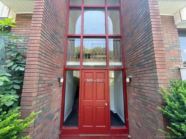 Foto del edificio - 309 High Path Rd