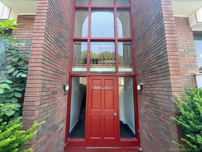 Building Photo - 309 High Path Rd