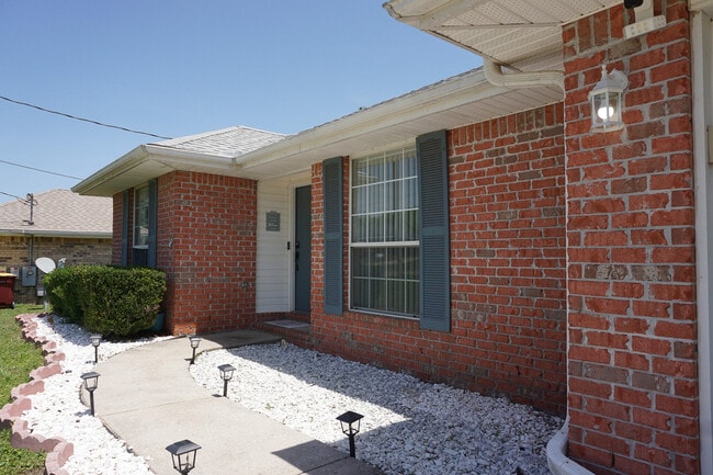 Building Photo - 5128 Whitehurst Ln