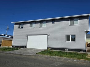 Building Photo - 1022 W Heron St