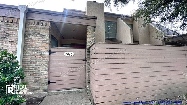 Photo - 3045 Park Ln House