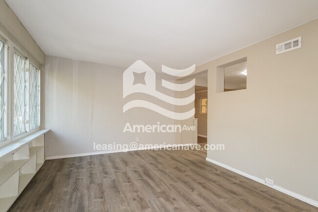 Foto del edificio - 20 St Laurence Dr