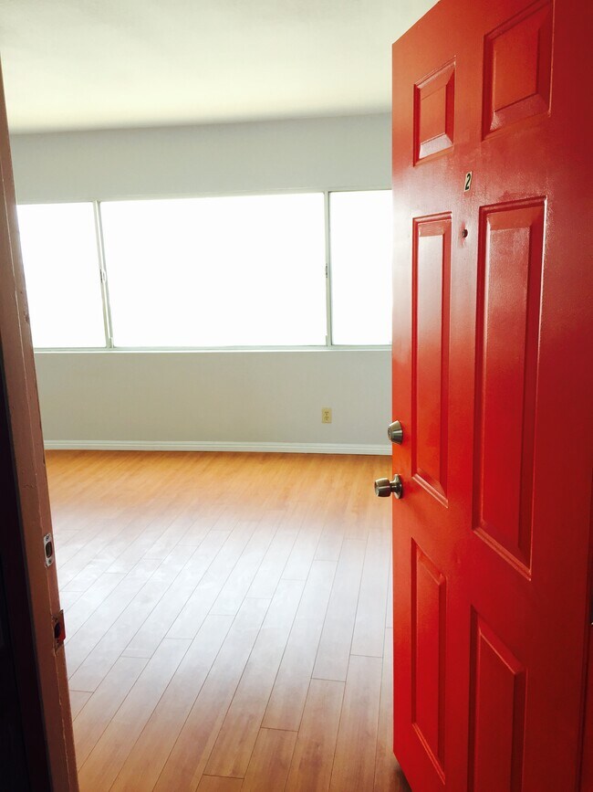 Building Photo - 3442 Glenalbyn Dr