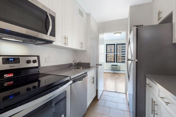 Foto principal - 96-04 57th Ave