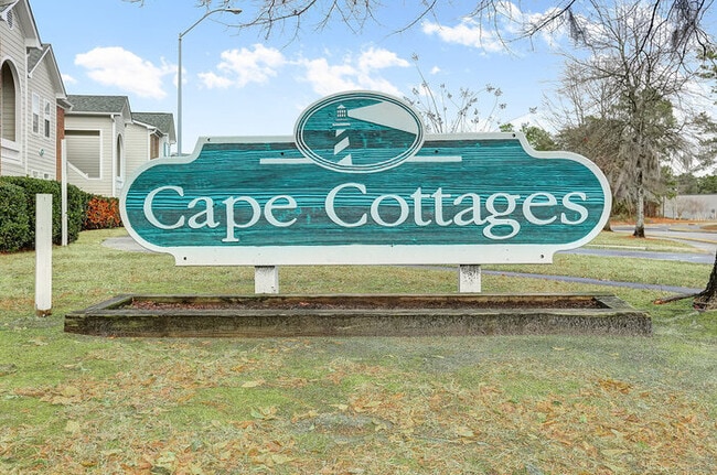 Building Photo - Cape Cottages Modern top floor unit with s...